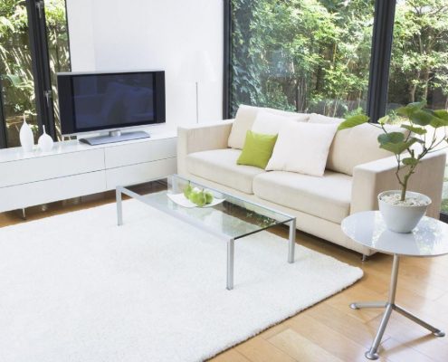 Classic-living-room-with-white-sofa-and-carpet